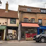 Uxbridge Retreat 2 Bed Flat