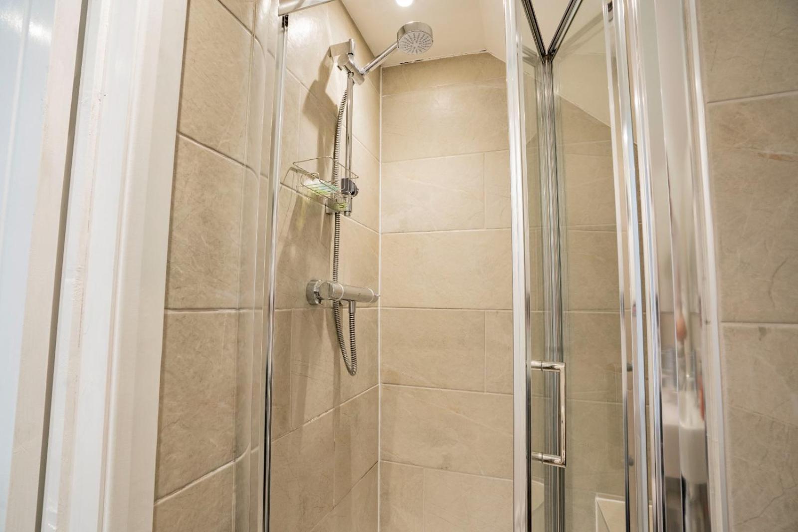 Retreat 2 Bed Flat Apartment Uxbridge