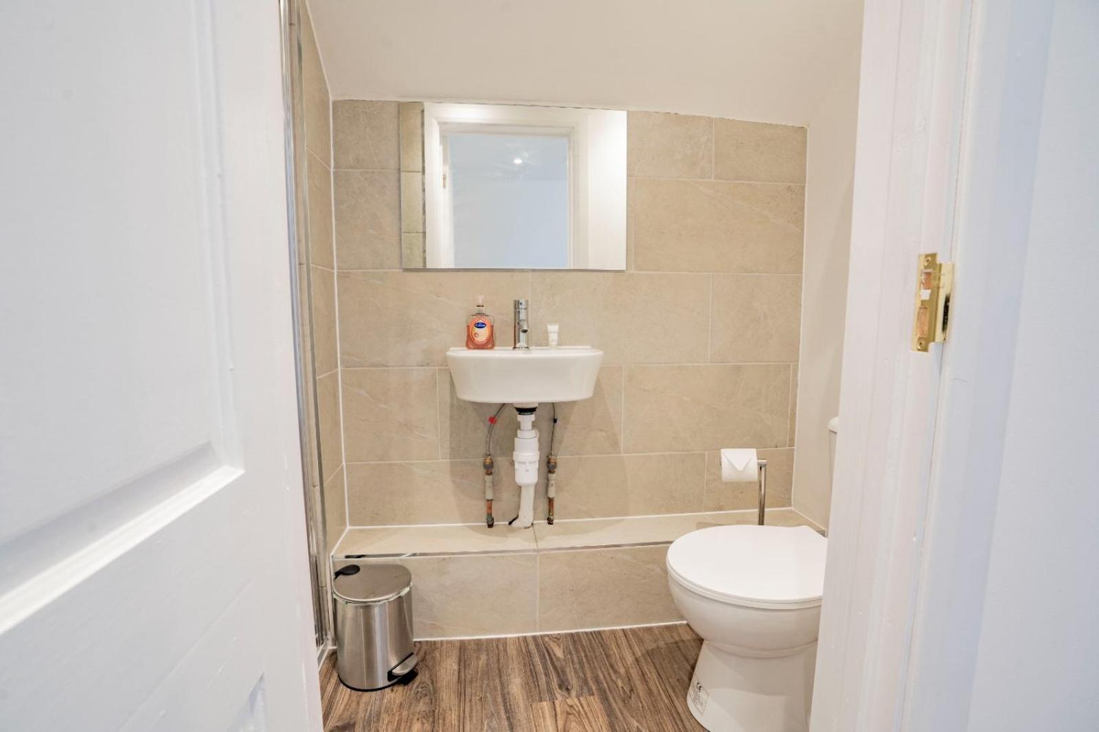 Retreat 2 Bed Flat *