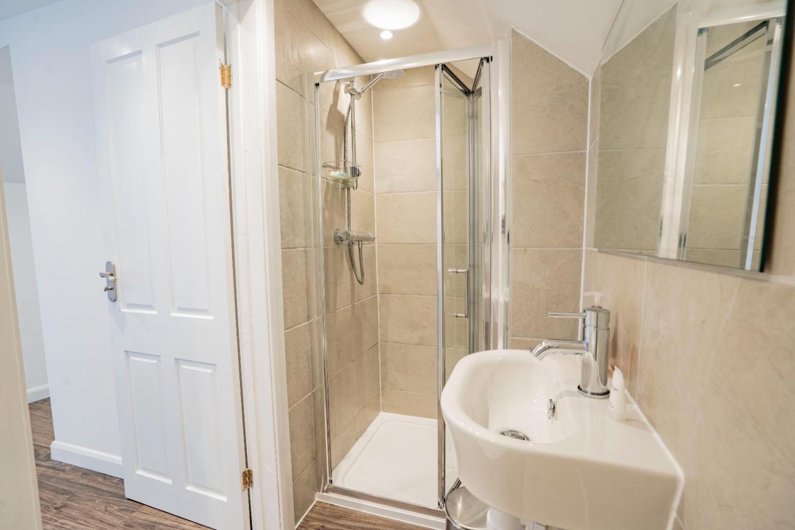 Retreat 2 Bed Flat *