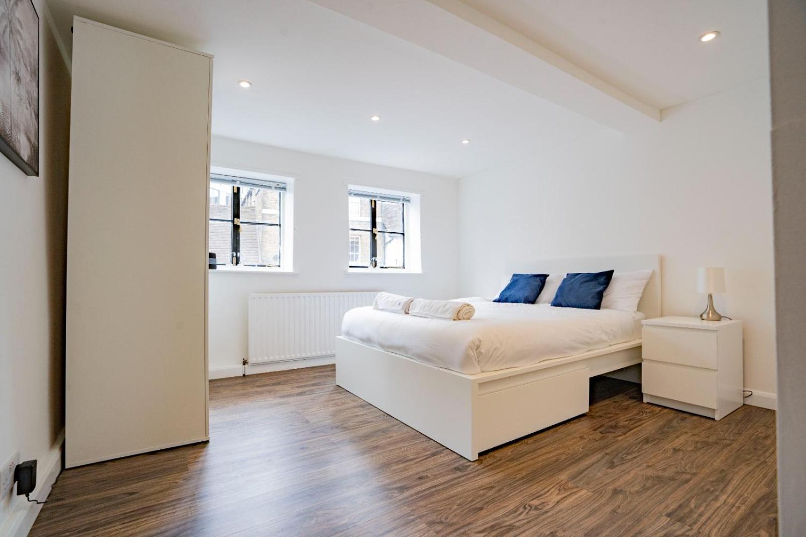 Retreat 2 Bed Flat Apartment Uxbridge