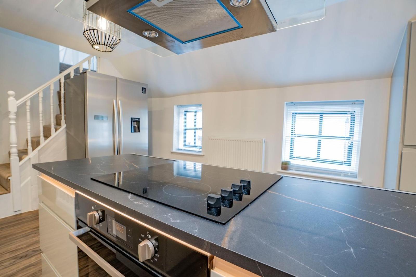 Retreat 2 Bed Flat * Uxbridge
