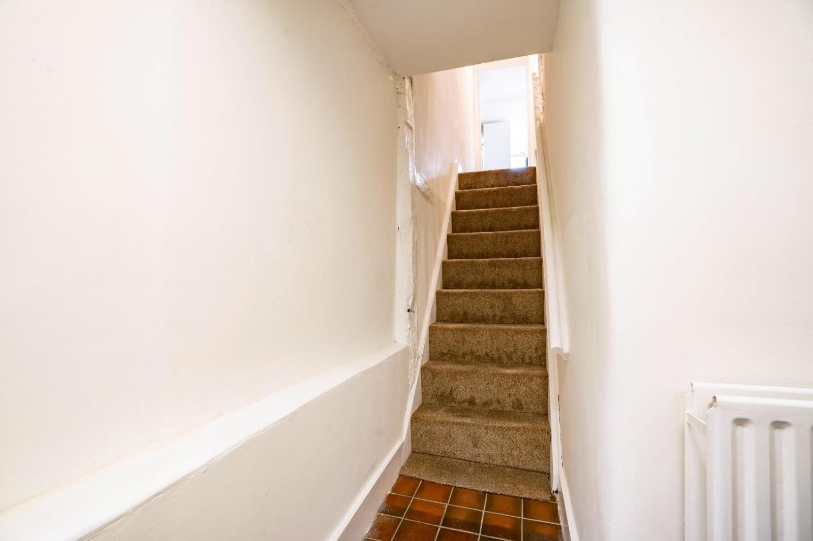 Retreat 2 Bed Flat Uxbridge